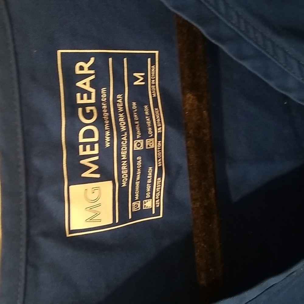 MedGear Scrub Set - Picture 2 of 5